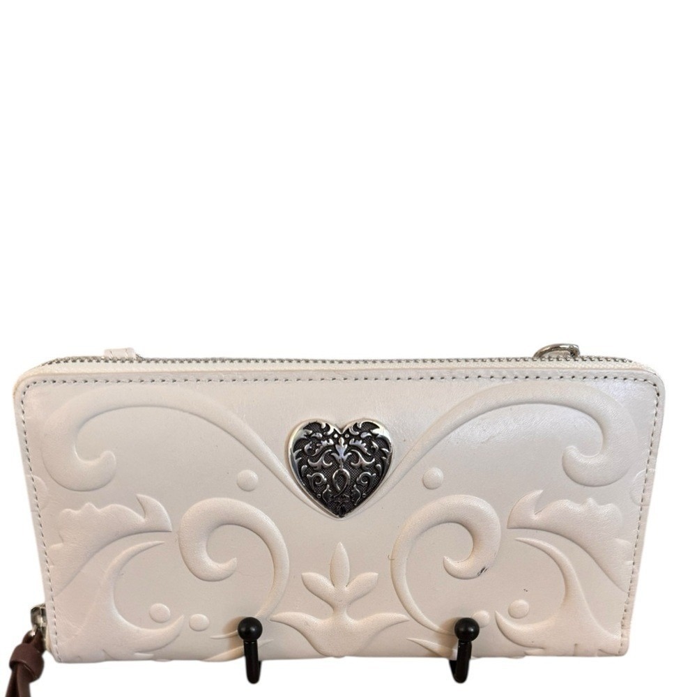 Brighton Ferrara White Leather Zip Around Organizer Wallet Crossbody Heart Logo